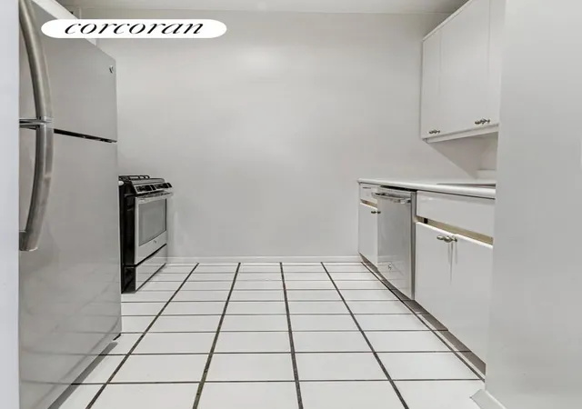 Photo 2 of Condo for sale at 200 E 69th Street #4R, New York City, NY 10021 | MLS# RLS20115015 | Listing updated on 2026-09-22