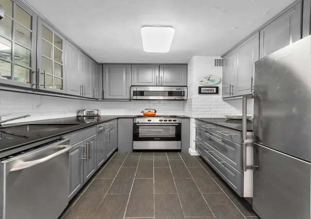 Photo 3 of Condo for sale at 140 W End Ave #23E, New York City, NY 10023 | MLS# RLS20115652 | Listing updated on 2026-09-24