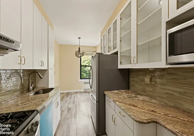 Photo 2 of Condo for sale at 7119 Shore Rd #2L, New York City, NY 11209 | MLS# RLS20115702 | Listing updated on 2026-09-17
