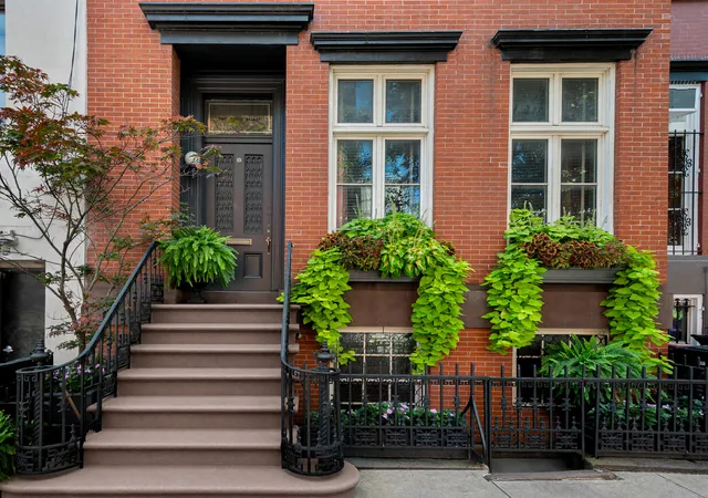 Townhouse for sale at 2 Perry St, New York City, NY 10014 | MLS# RLS20110479