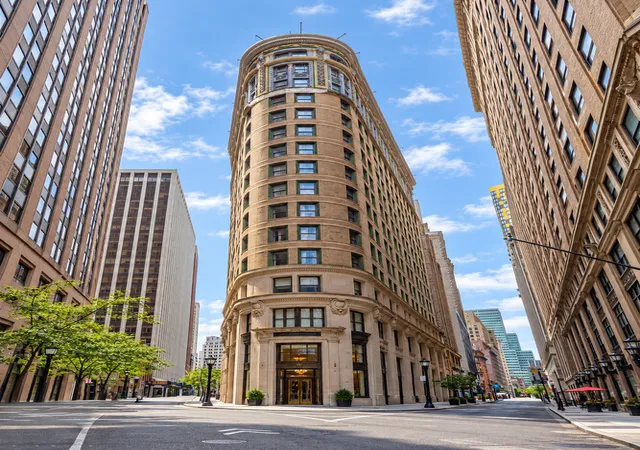 Listing Photo 1 - Condo for sale in building located at 1 Wall St Ct, New York City, NY 10005 - Unit #605