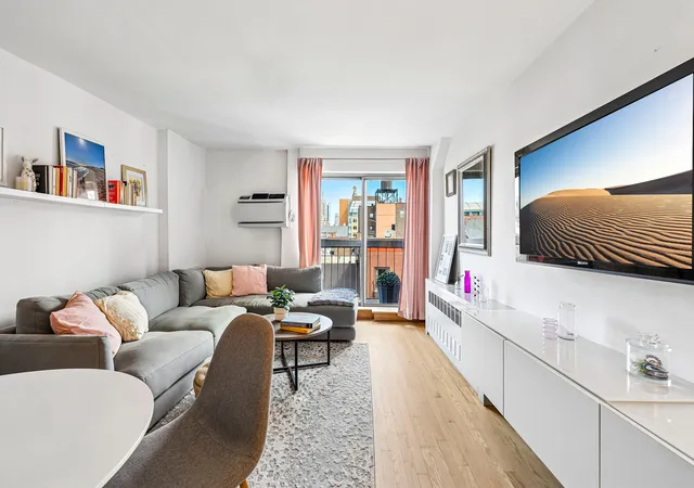 Photo 2 of Condo for sale at 184 Thompson St #6S, New York City, NY 10012 | MLS# RLS20116186 | Listing updated on 2026-09-21