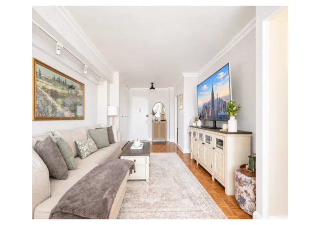 Listing Photo 4 - Condo for sale in building located at 444 E 75Th St, New York, NY 10021 - Unit #17E
