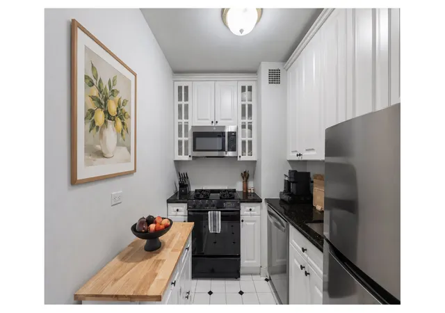 Listing Photo 5 - Condo for sale in building located at 444 E 75Th St, New York, NY 10021 - Unit #17E