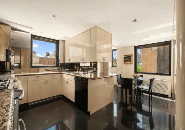 Photo 3 of House for sale at 860 5th Avenue #15D, New York City, NY 10065 | MLS# RLS20116607 | Listing updated on 2026-09-30