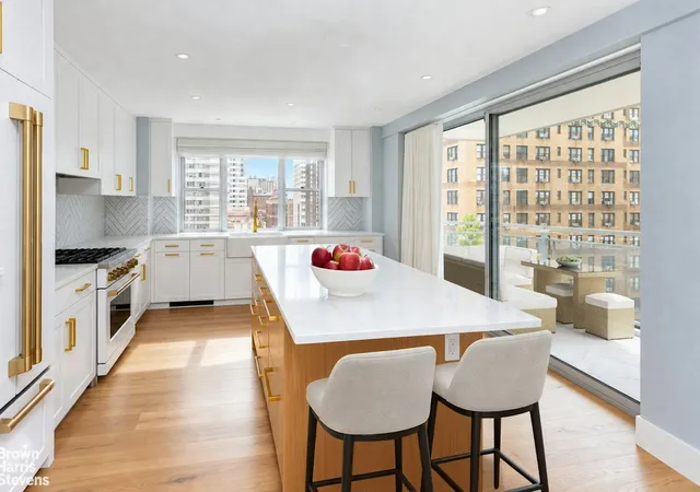 Listing Photo 1 - Condo for sale in building located at 150 E 69Th St, New York City, NY 10021 - Unit #10S