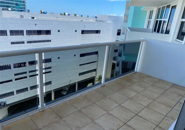Photo 2 of Condo for sale at 3725 S Ocean Dr #1521, Hollywood, FL 33019 | MLS# A11450297 | Listing updated on 2026-09-24
