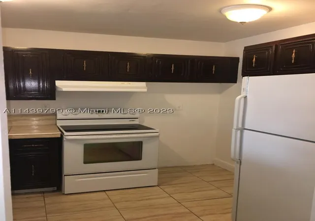 Listing Photo 3 - Condo for sale in building located at 498 Nw 165Th St Rd, Miami, FL 33169 - Unit #D205