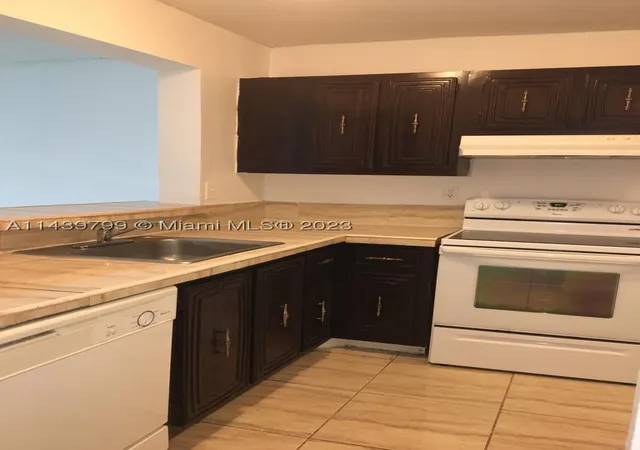 Listing Photo 4 - Condo for sale in building located at 498 Nw 165Th St Rd, Miami, FL 33169 - Unit #D205