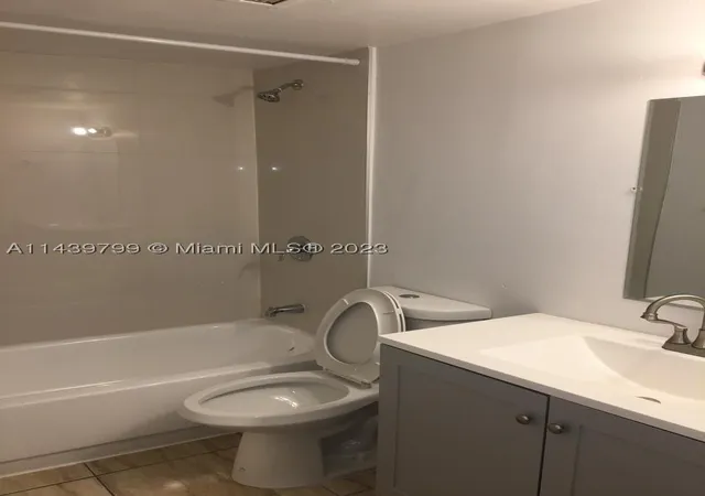 Listing Photo 5 - Condo for sale in building located at 498 Nw 165Th St Rd, Miami, FL 33169 - Unit #D205