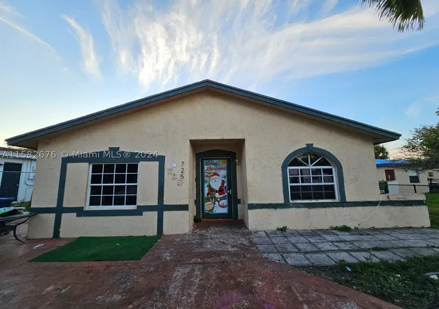 Photo 2 of Single family home for sale at 725 Nw 19th Ter, Fort Lauderdale, FL 33311 | MLS# A11582676 | Listing updated on 2026-09-02