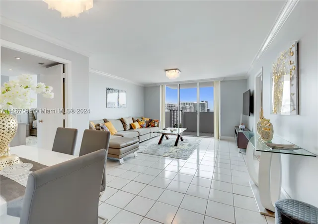 Listing Photo 4 - Condo for sale in building located at 2750 Ne 183Rd St, Aventura, FL 33160 - Unit #1910