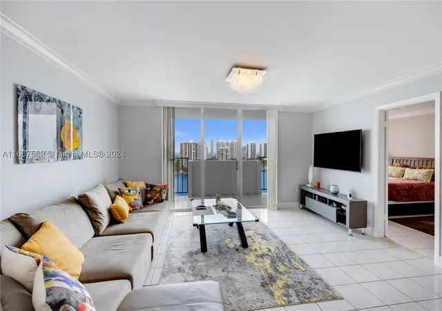 Listing Photo 5 - Condo for sale in building located at 2750 Ne 183Rd St, Aventura, FL 33160 - Unit #1910
