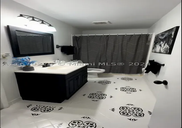 Listing Photo 4 - Condo for sale in building located at 3405 Nw 44Th St, Lauderdale Lakes, FL 33309 - Unit #104