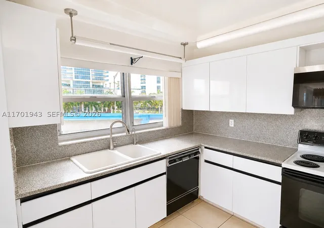 Photo 3 of Condo for sale at 1825 S Ocean Dr #401, Hallandale Beach, FL 33009 | MLS# A11701943 | Listing updated on 2026-10-02