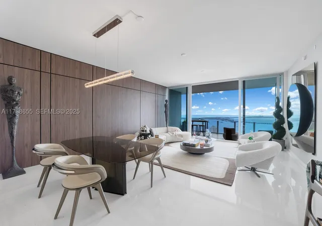 Listing Photo 3 - Condo for sale in building located at 300 Biscayne Blvd Wy, Miami, FL 33131 - Unit #4703