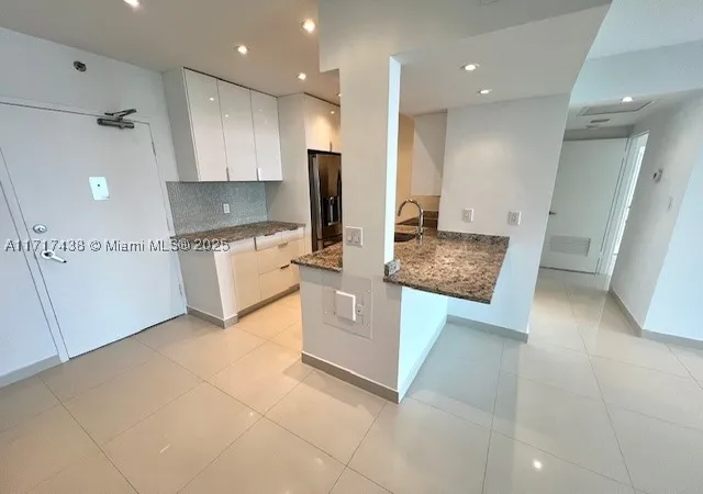 Listing Photo 4 - Condo for sale in building located at 1000 W Ave, Miami Beach, FL 33139 - Unit #PH-07