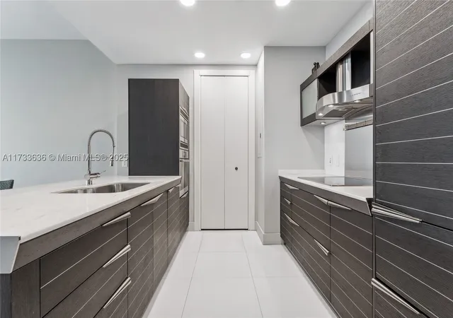 Photo 4 of Condo for sale at 200 Biscayne Boulevard Way #4912, Miami, FL 33131 | MLS# A11733636 | Listing updated on 2026-10-03