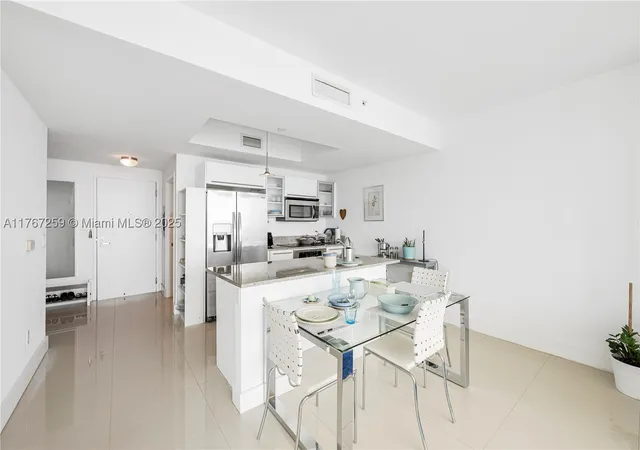Listing Photo 4 - Condo for sale in building located at 888 Biscayne Blvd, Miami Beach, FL 33132 - Unit #4306