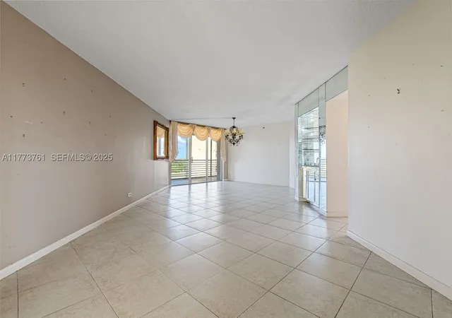 Listing Photo 4 - Condo for sale in building located at 7200 Radice Ct, Lauderhill, FL 33319 - Unit #709