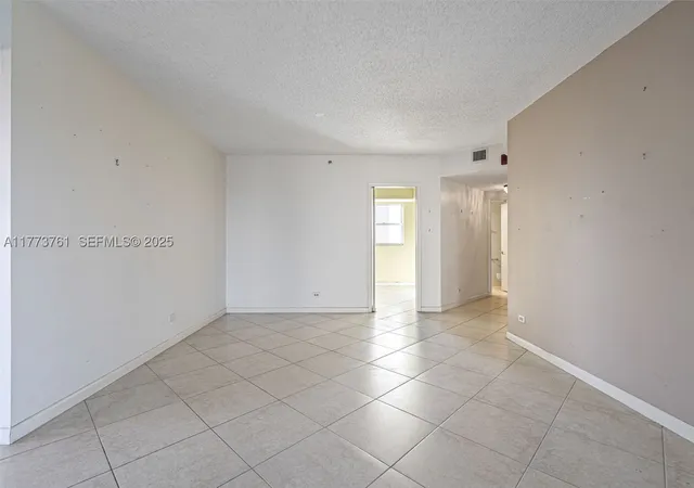 Listing Photo 5 - Condo for sale in building located at 7200 Radice Ct, Lauderhill, FL 33319 - Unit #709
