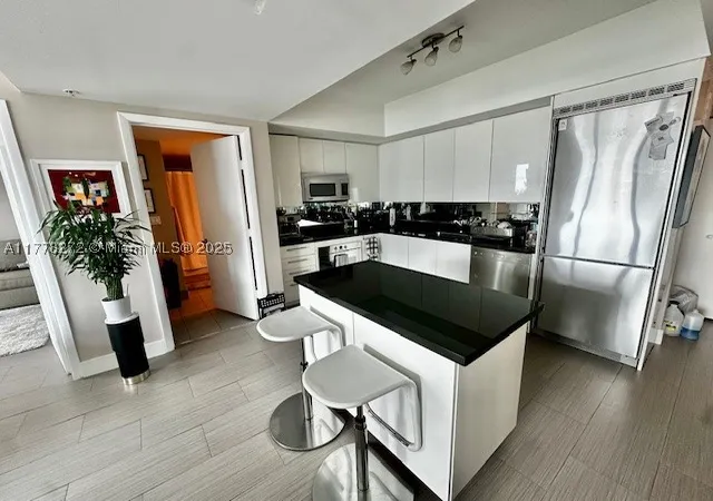 Photo 3 of Condo for sale at 92 Sw 3rd St #4104, Miami, FL 33130 | MLS# A11778272 | Listing updated on 2026-09-13
