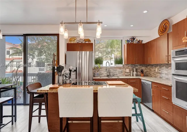 Townhouse for sale at 21388 Marina Cove Cir #13-G, Miami, FL 33180 | MLS# A11809333