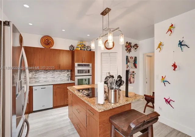 Photo 2 of Townhouse for sale at 21388 Marina Cove Cir #13-G, Miami, FL 33180 | MLS# A11809333 | Listing updated on 2026-09-10