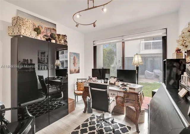 Listing Photo 4 - Condo for sale in building located at 21388 Marina Cvs Cir, Aventura, FL 33180 - Unit #13-G