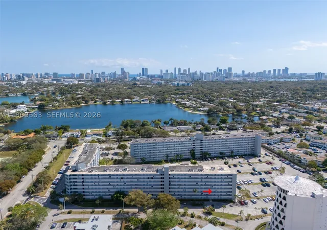Listing Photo 3 - Condo for sale in building located at 1770 NE 191st St, North Miami Beach, FL 33179 - Unit #316-1