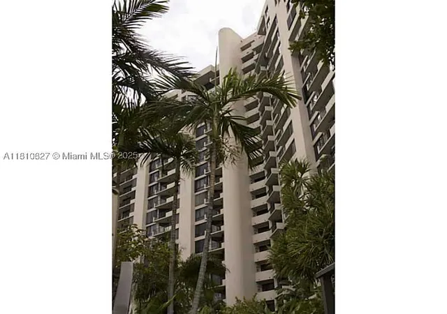 Listing Photo 3 - Condo for sale in Brickell Key One Condominium located at 520 Brickell Key Dr, Miami, FL 33131 - Unit #A811