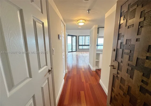 Listing Photo 4 - Condo for sale in Brickell Key One Condominium located at 520 Brickell Key Dr, Miami, FL 33131 - Unit #A811