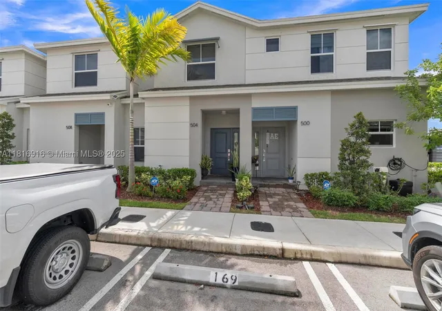 Photo 3 of Townhouse for sale at 504 Ne 1st Dr, Florida City, FL 33034 | MLS# A11816916 | Listing updated on 2026-08-20