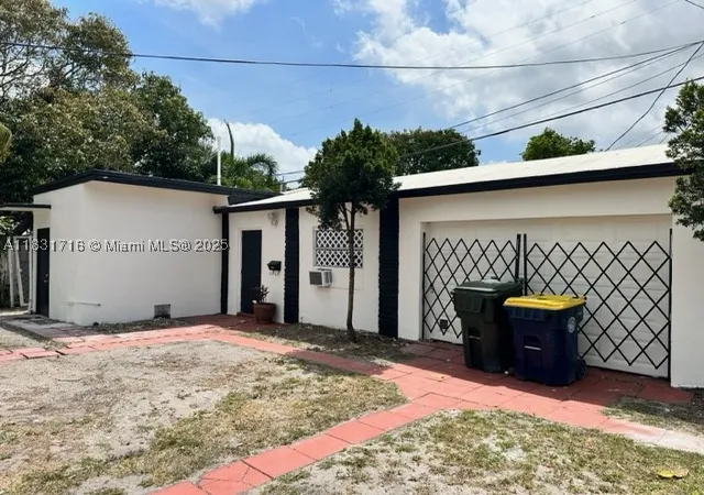 Photo 3 of Single family home for sale at 42 Se 10th Ter, Dania, FL 33004 | MLS# A11831716 | Listing updated on 2026-09-01