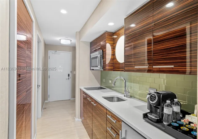Photo 3 of Condo for sale at 551 N Fort Lauderdale Beach Blvd #R1909, Fort Lauderdale, FL 33304 | MLS# A11836360 | Listing updated on 2026-10-03