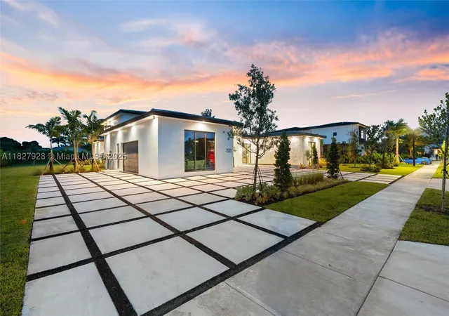 Photo 3 of Mansion for sale at 1520 Sw 149th Ter, Sunrise, FL 33326 | MLS# A11827928 | Listing updated on 2026-09-26