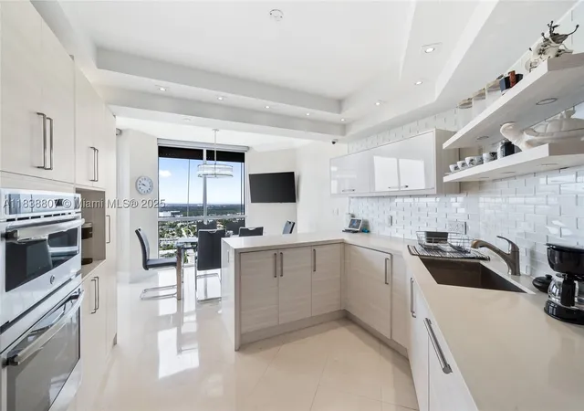 Photo 4 of Condo for sale at 2000 Island Blvd #2409, Aventura, FL 33160 | MLS# A11838807 | Listing updated on 2026-08-26