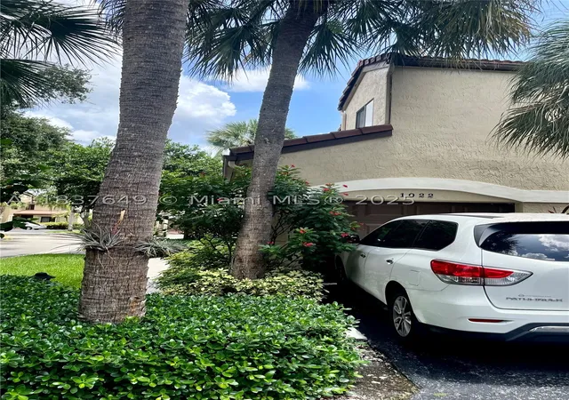 Photo 3 of Townhouse for sale at 1022 Nw 105Th Ave #D-119, Plantation, FL 33322 | MLS# A11837649 | Listing updated on 2026-09-08