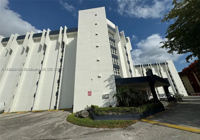 Photo 4 of Condo for sale at 9682 Fontainebleau Blvd #401, Miami, FL 33172 | MLS# A11850102 | Listing updated on 2026-09-14