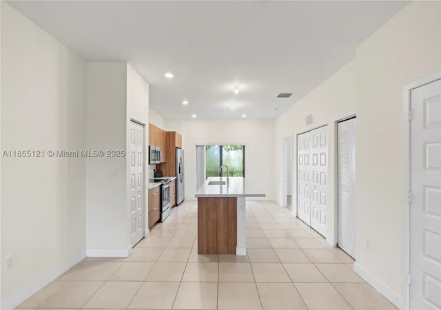 Listing Photo 2 - Condo for sale in building located at 7831 Nw 104Th Ave, Doral, FL 33178 - Unit #22