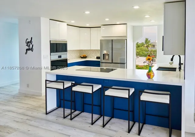 Listing Photo 2 - Condo for sale in building located at 3545 Ne 166Th St, Miami, FL 33160 - Unit #510