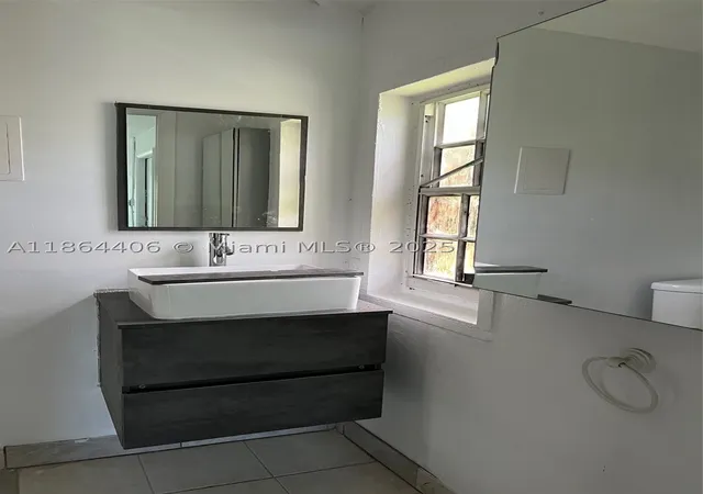 Photo 3 of Single family home for sale at 802 S 24th Ave, Hollywood, FL 33020 | MLS# A11864406 | Listing updated on 2026-09-14