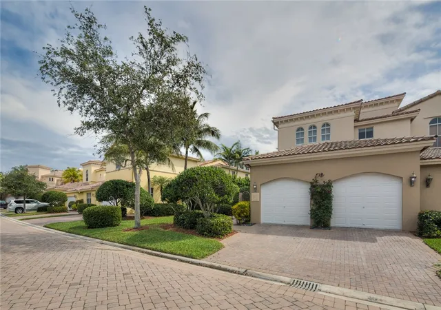 Photo 1 of Single family home for sale at 4220 Ne 27th Ave, Lighthouse Point, FL 33064 | MLS# A11864941 | Listing updated on 2026-09-16