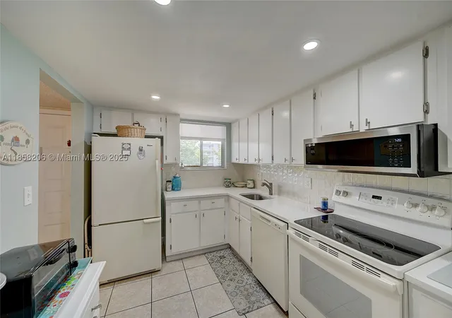 Photo 3 of Condo for sale at 3186 Via Poinciana #203, Lake Worth, FL 33467 | MLS# A11858206 | Listing updated on 2026-09-03
