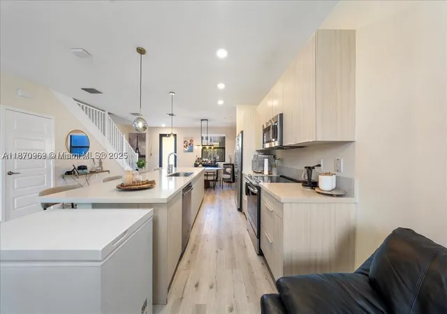 Listing Photo 5 - Condo for sale in building located at 10413 Nw 82Nd St, Doral, FL 33178 - Unit #9