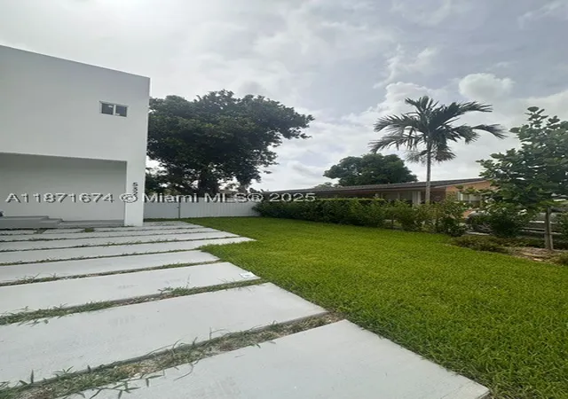Photo 2 of Single family home for sale at 532 Nw 17th Ave, Fort Lauderdale, FL 33311 | MLS# A11871674 | Listing updated on 2026-09-10