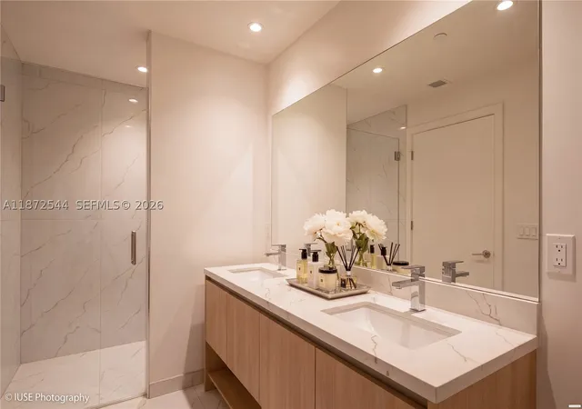 Listing Photo 3 - Condo for sale in Alana Bay Harbor Islands located at 9901 W Bay Harbor Dr, Miami, FL 33154 - Unit #403