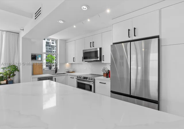 Listing Photo 3 - Condo for sale in Isola Brickell Key located at 770 Claughton Island Dr, Miami, FL 33131 - Unit #701