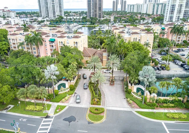 Listing Photo 2 - Condo for sale in building located at 19601 E Country Clb Dr, Aventura, FL 33180 - Unit #7308