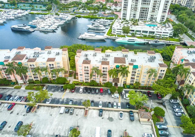 Listing Photo 3 - Condo for sale in building located at 19601 E Country Clb Dr, Aventura, FL 33180 - Unit #7308